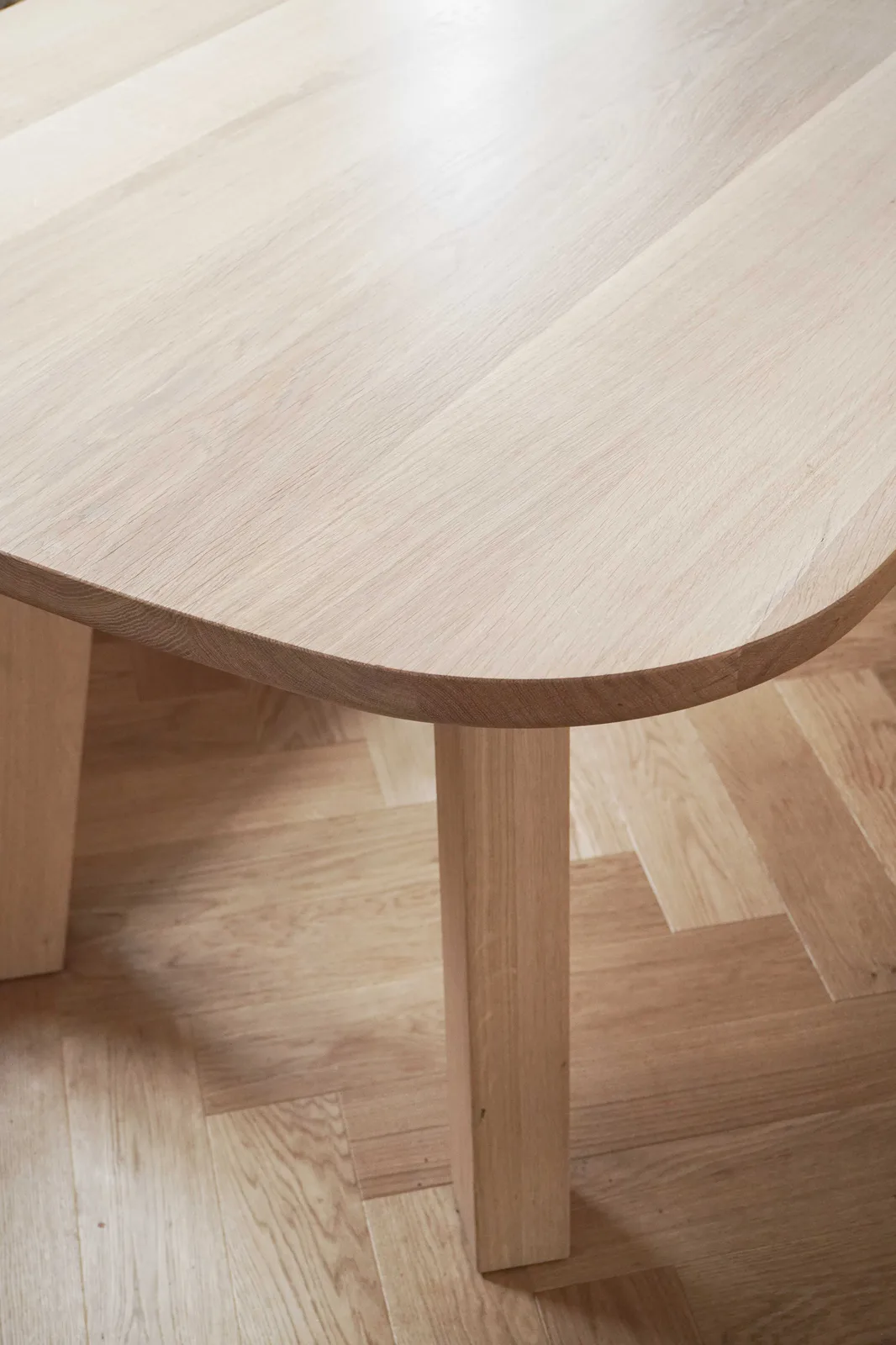 NOAH Esstisch Bootsform